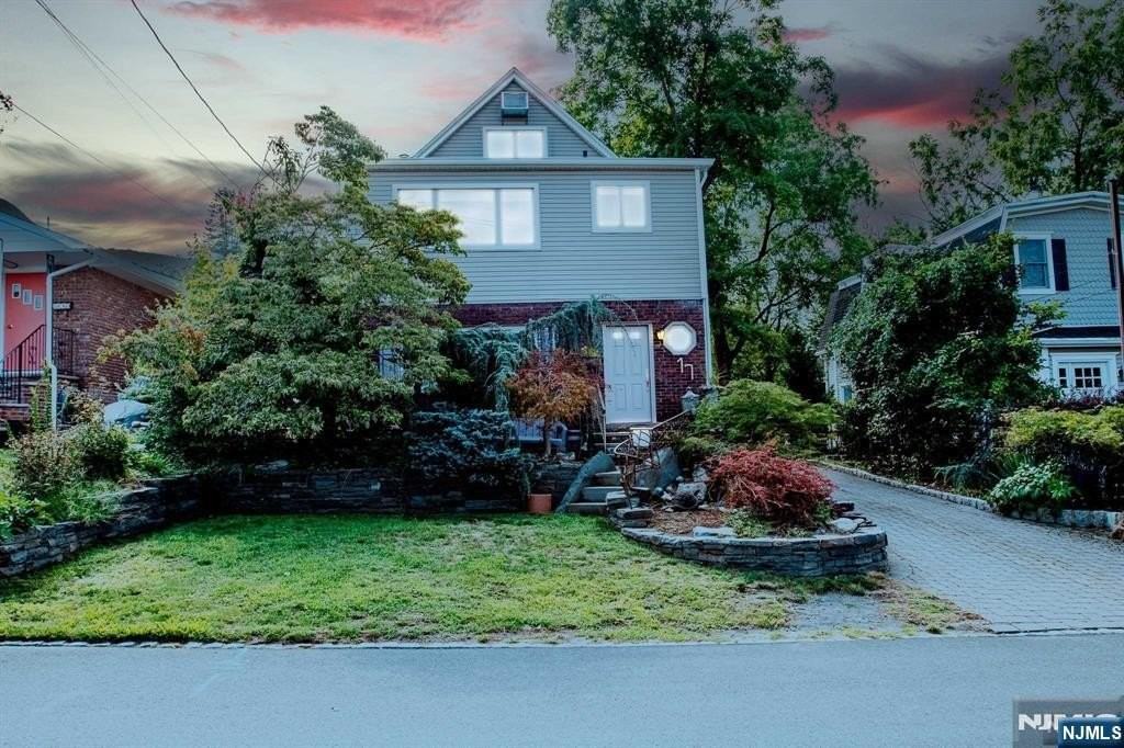 17 Bogert St - Photo 3 of 17