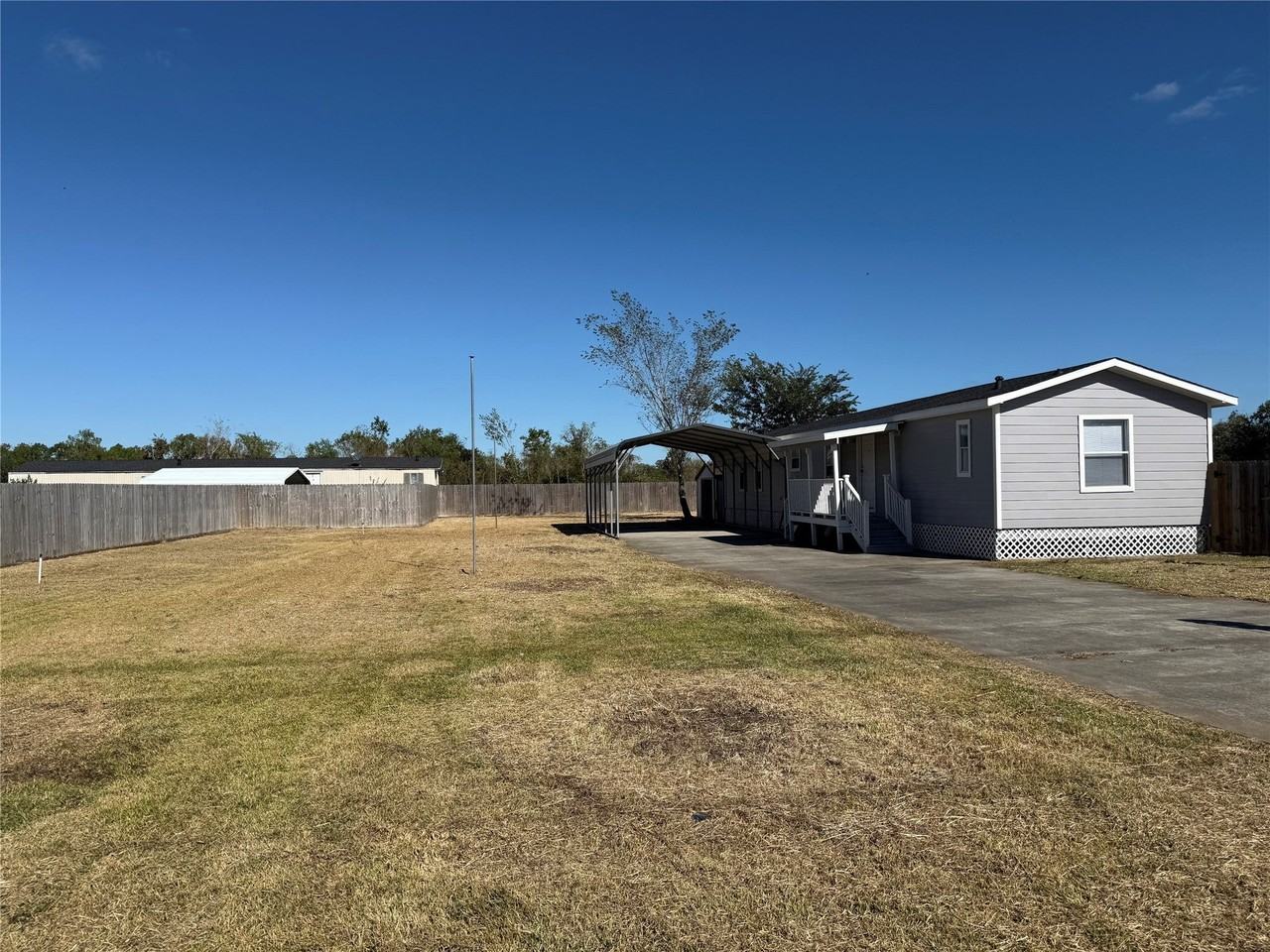 12728 33rd St - Photo 3 of 27