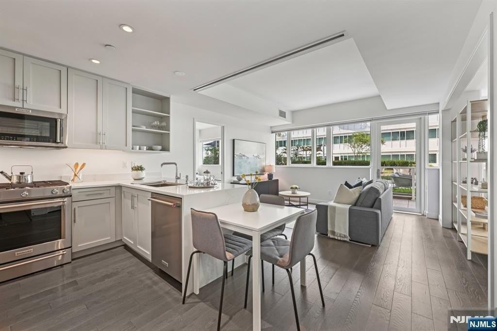 800 Ave At Port Imperial 308 - Photo 5 of 29