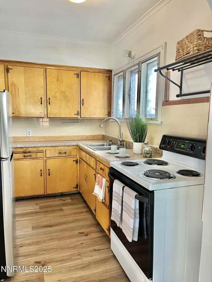 531 E Taylor St - Photo 5 of 15