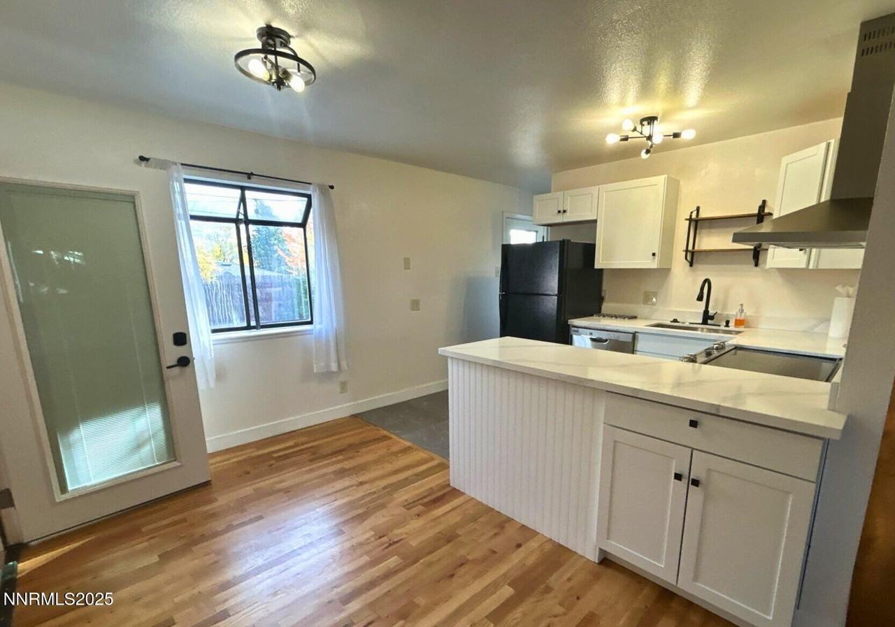 640 James Ln - Photo 5 of 20