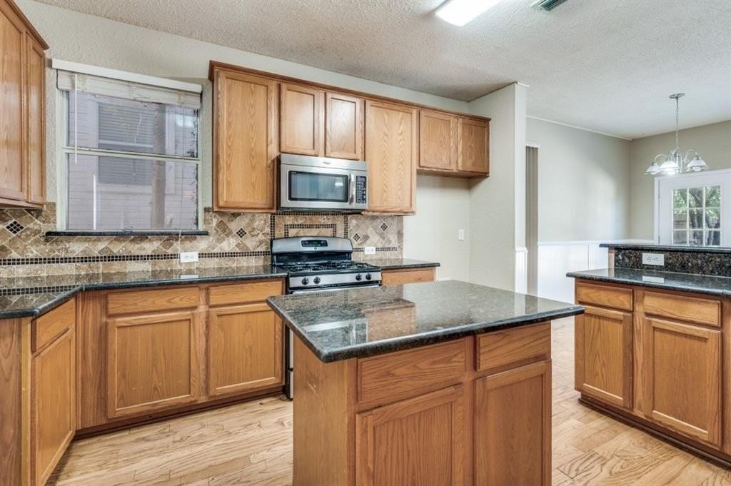 4933 Glenscape Trl - Photo 7 of 12