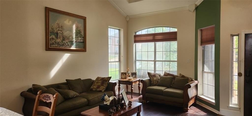 809 Forest Hollow Drive - Photo 4 of 36