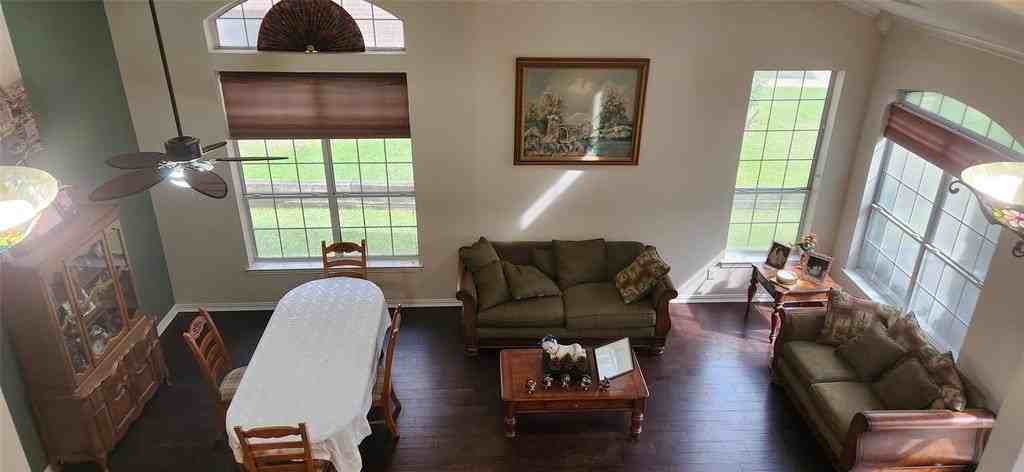 809 Forest Hollow Drive - Photo 6 of 36