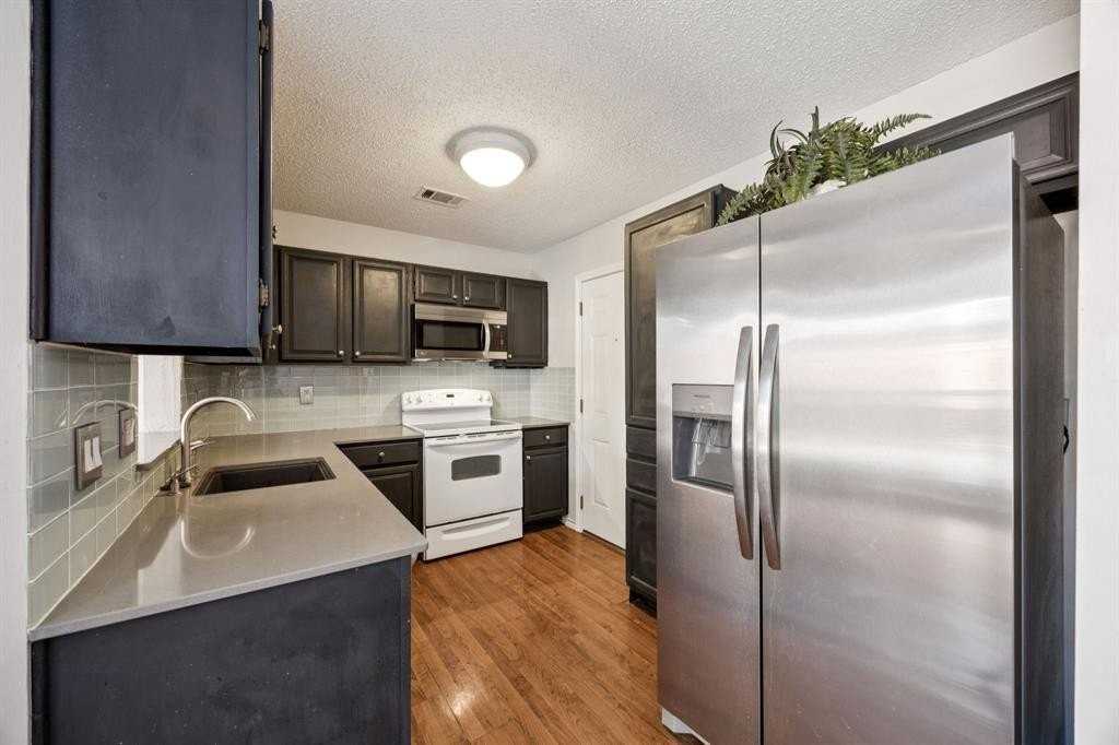 18111 Whispering Gables Ln - Photo 5 of 15