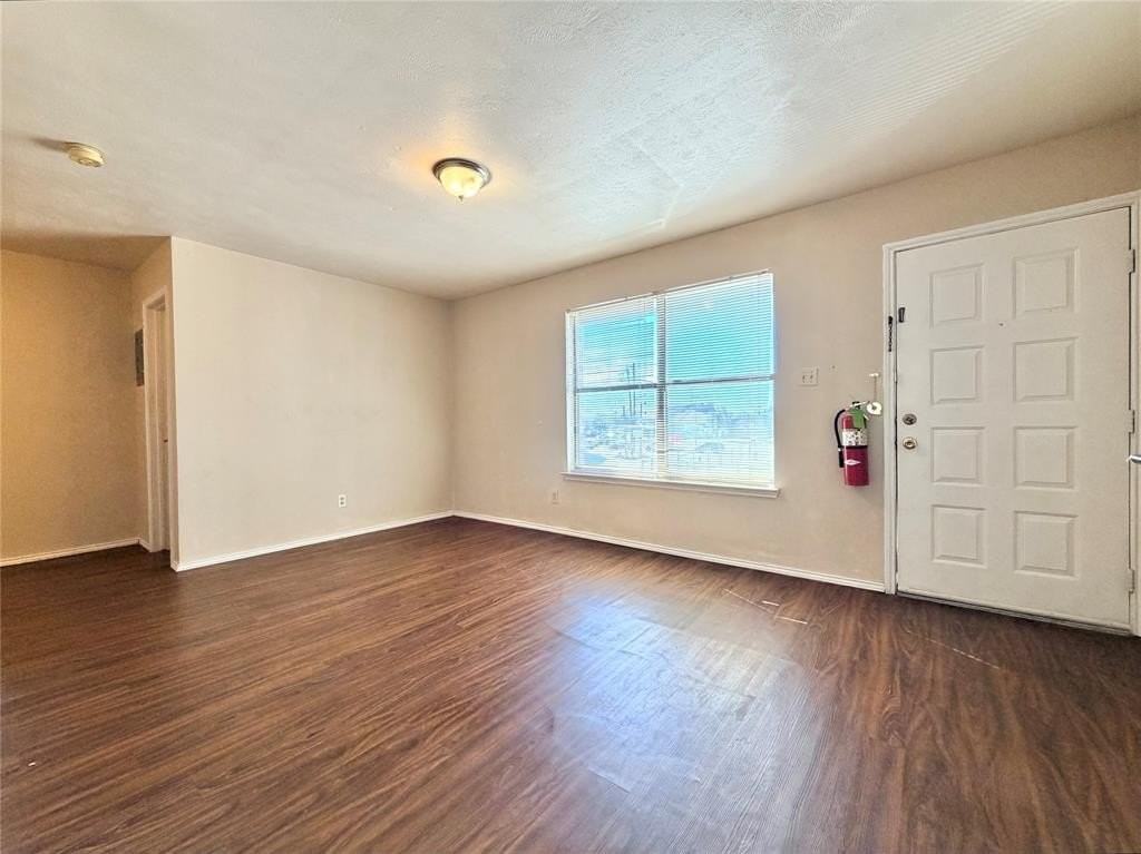 2526 W Prairie St #201 - Photo 3 of 8