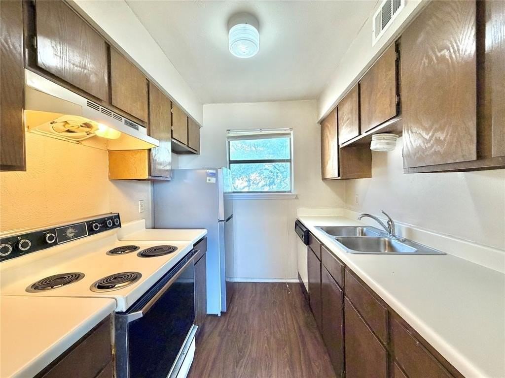 2526 W Prairie St #201 - Photo 4 of 8