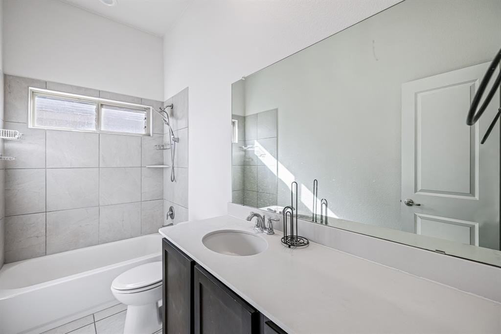 10812 Aledo Ln - Photo 7 of 40