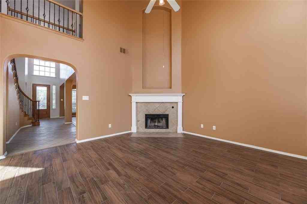 9201 Hunter Chase Dr - Photo 5 of 35