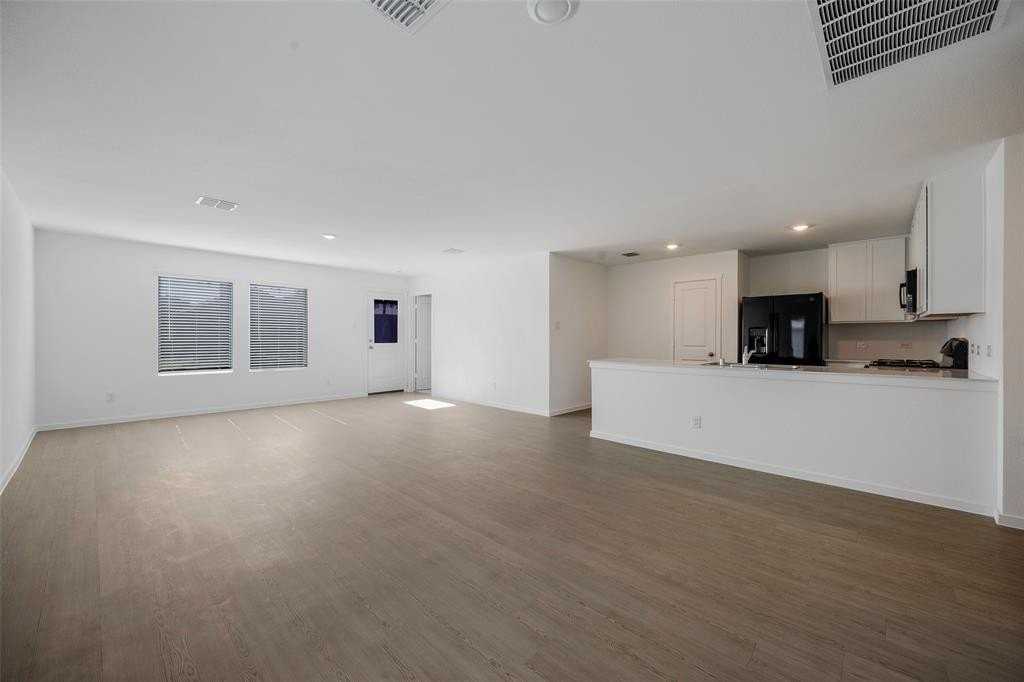 1617 Parliar St - Photo 2 of 16