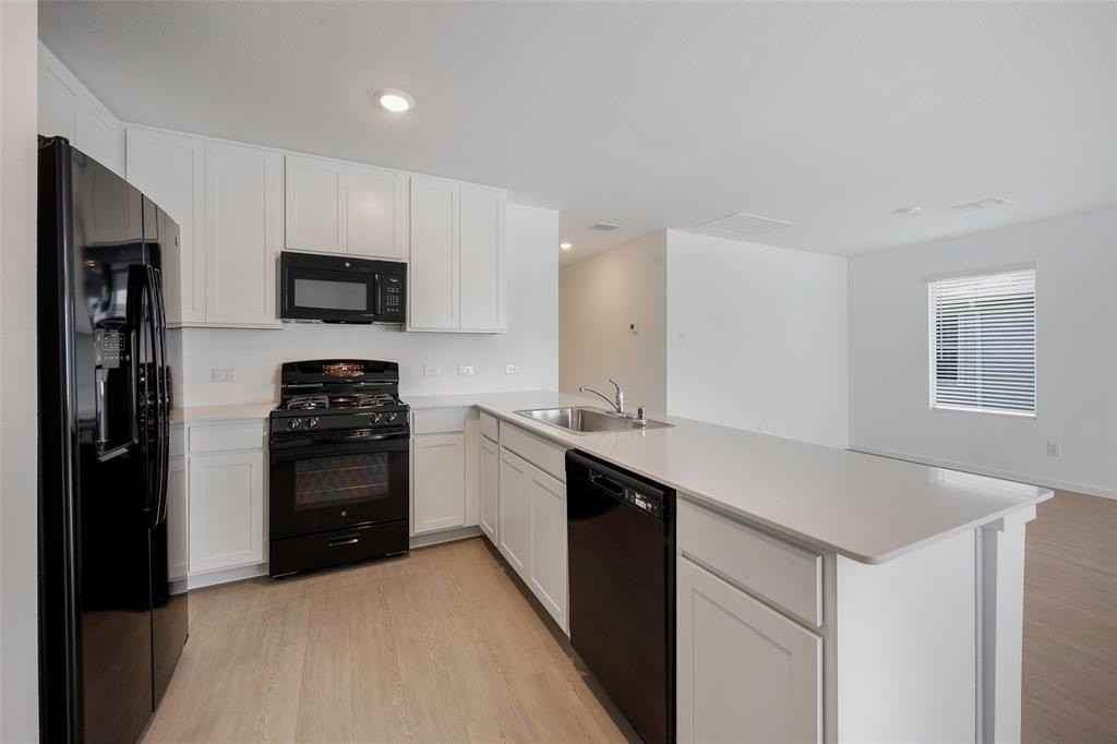 1617 Parliar St - Photo 4 of 16