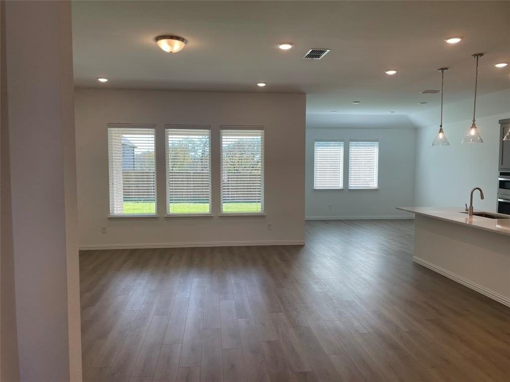 4014 Saltgrass St - Photo 5 of 15