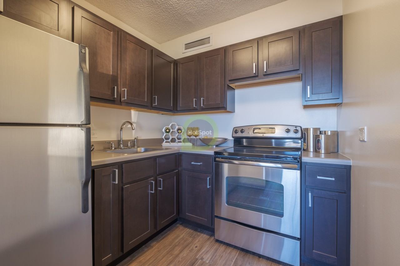 555 W Madison St #06 - Photo 2 of 14