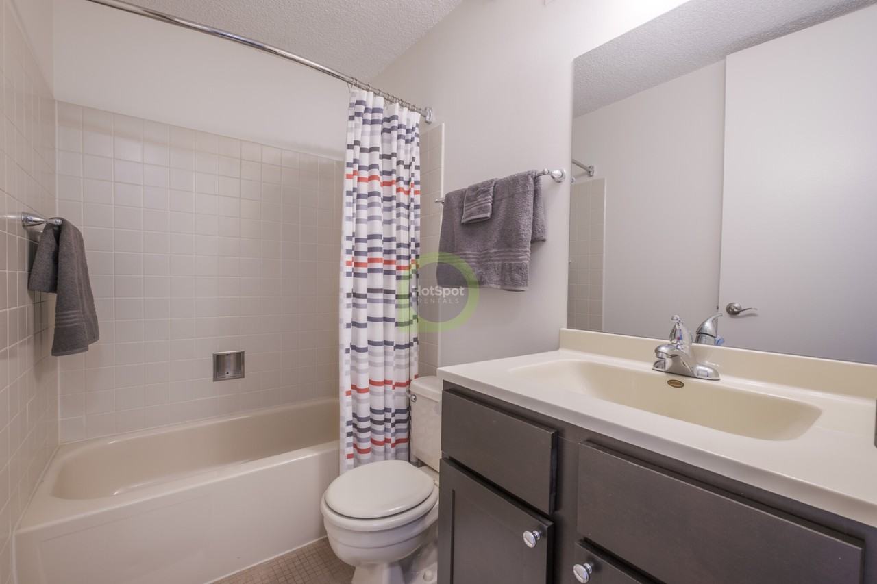 555 W Madison St #06 - Photo 5 of 14