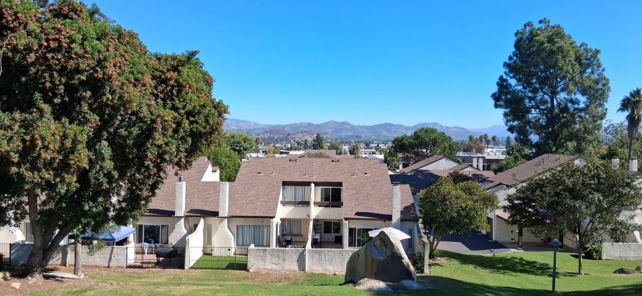 1437 1437 Robin Ln - Photo 2 of 24