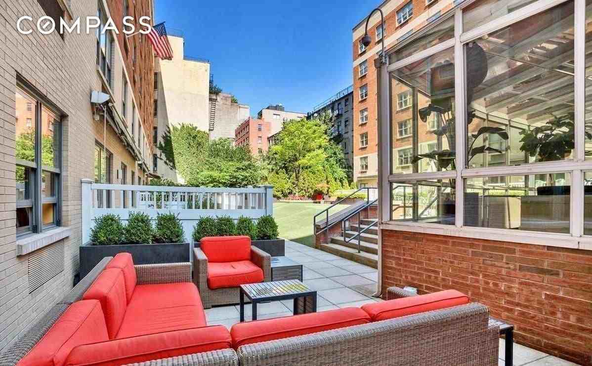 516 W 47th St #S7C - Photo 7 of 10