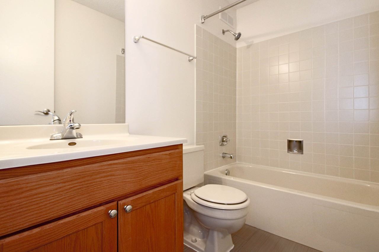 555 W Madison St #2-2 - Photo 3 of 20