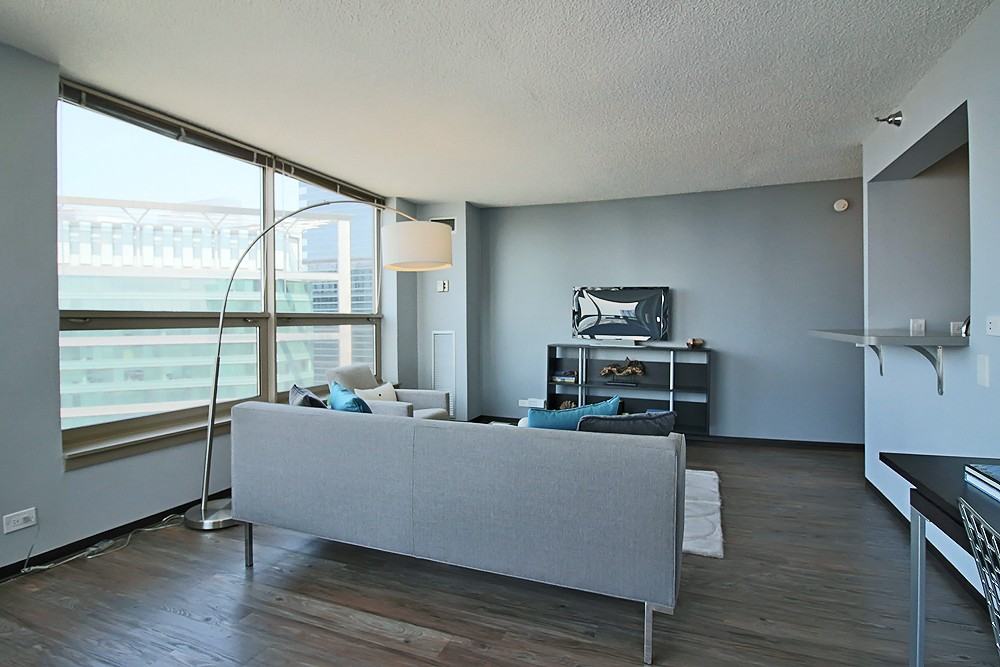 555 W Madison St #1-1 - Photo 3 of 32