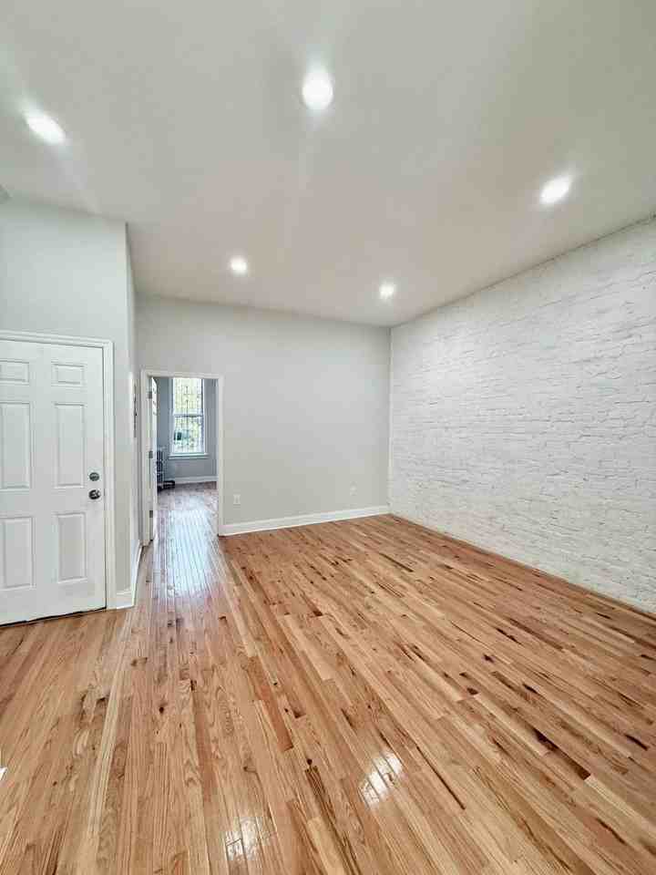 1072 Putnam Ave #1 - Photo 4 of 13