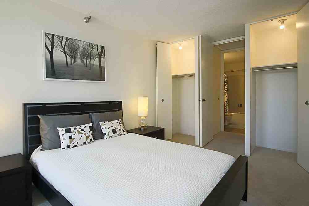 555 W Madison St - Photo 4 of 33