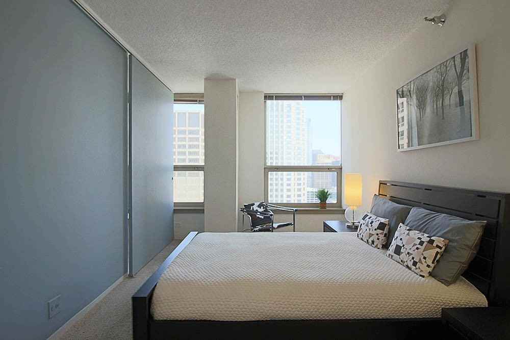 555 W Madison St - Photo 5 of 33