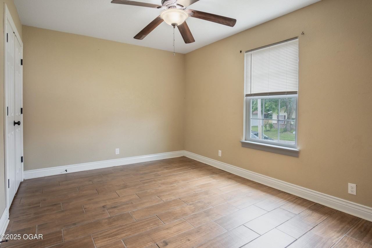 1343 Robin Lane - Photo 2 of 17