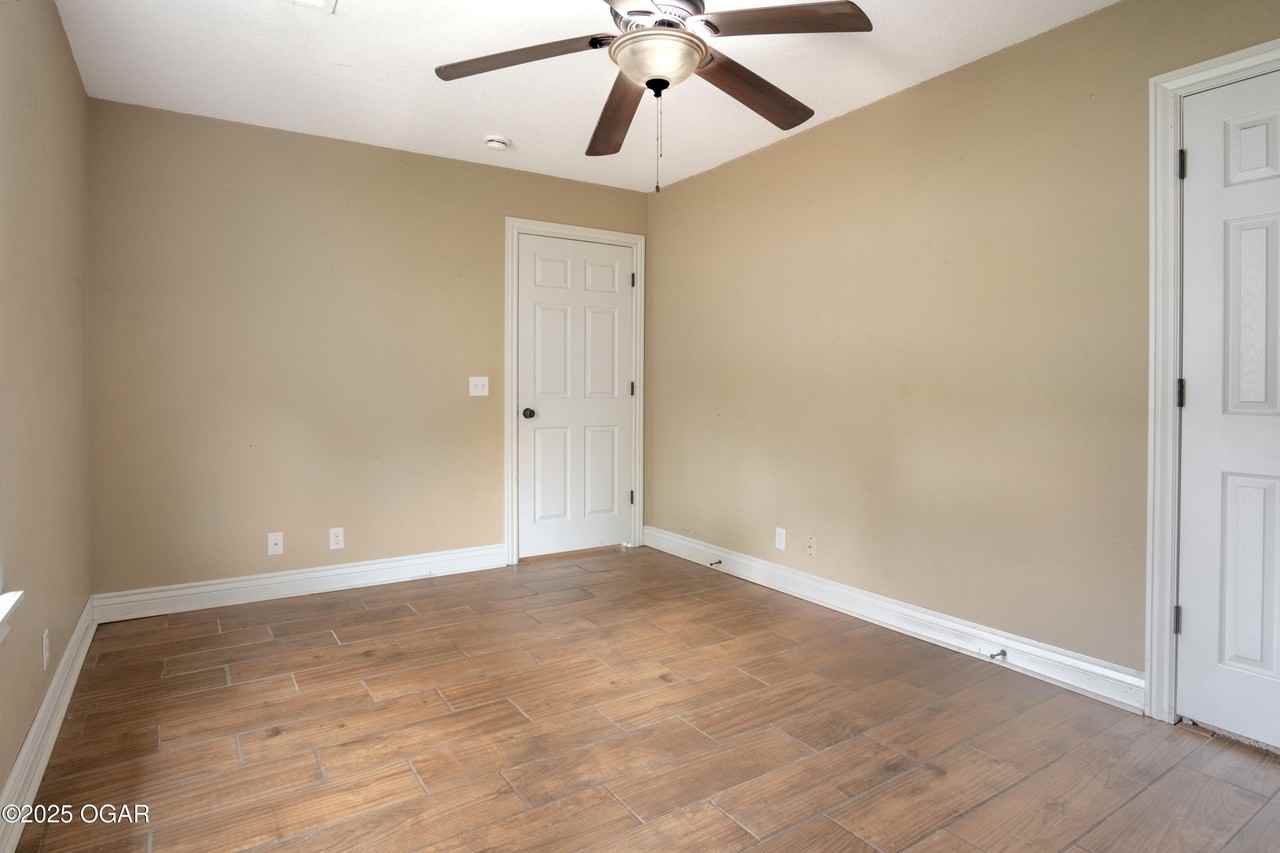 1343 Robin Lane - Photo 3 of 17