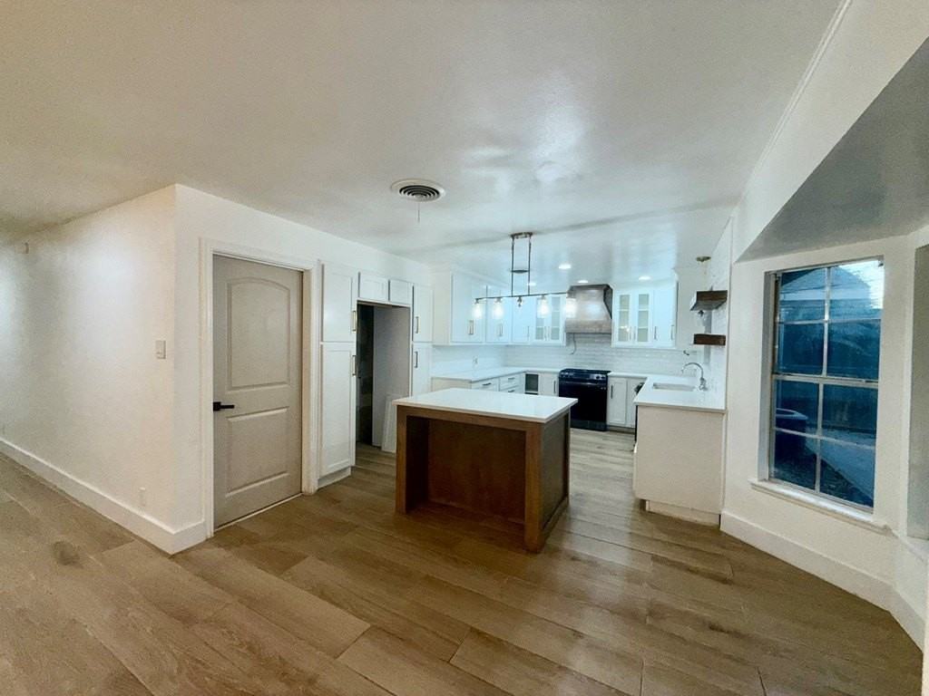 2420 Apperson Dr - Photo 3 of 15