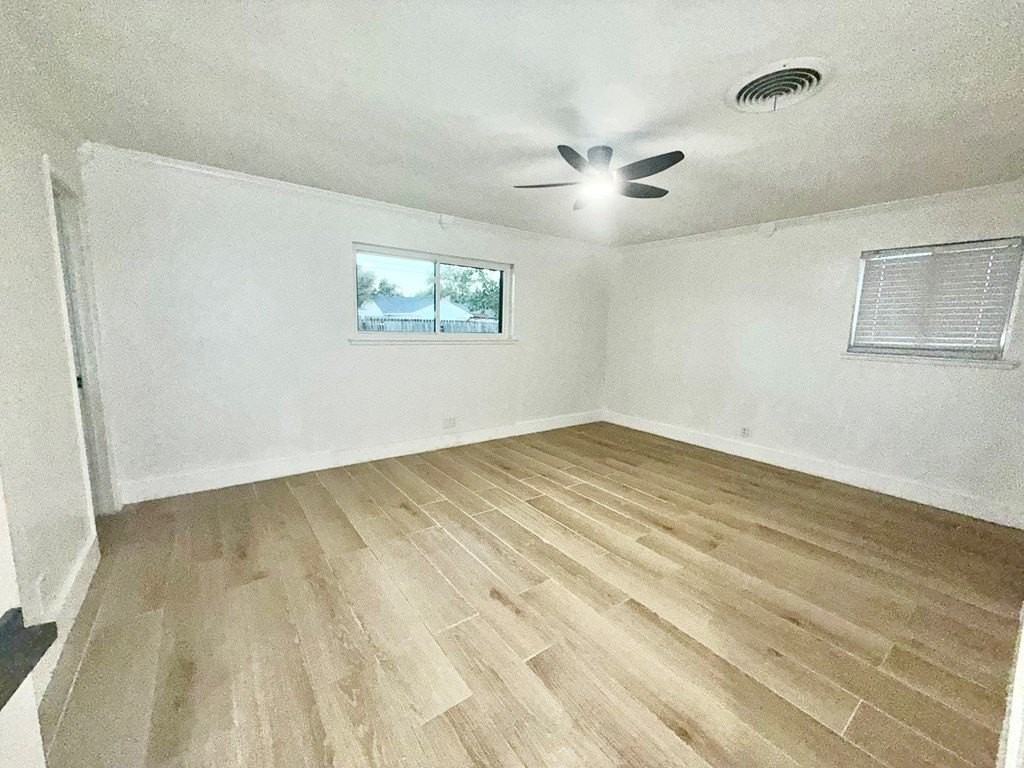 2420 Apperson Dr - Photo 7 of 15