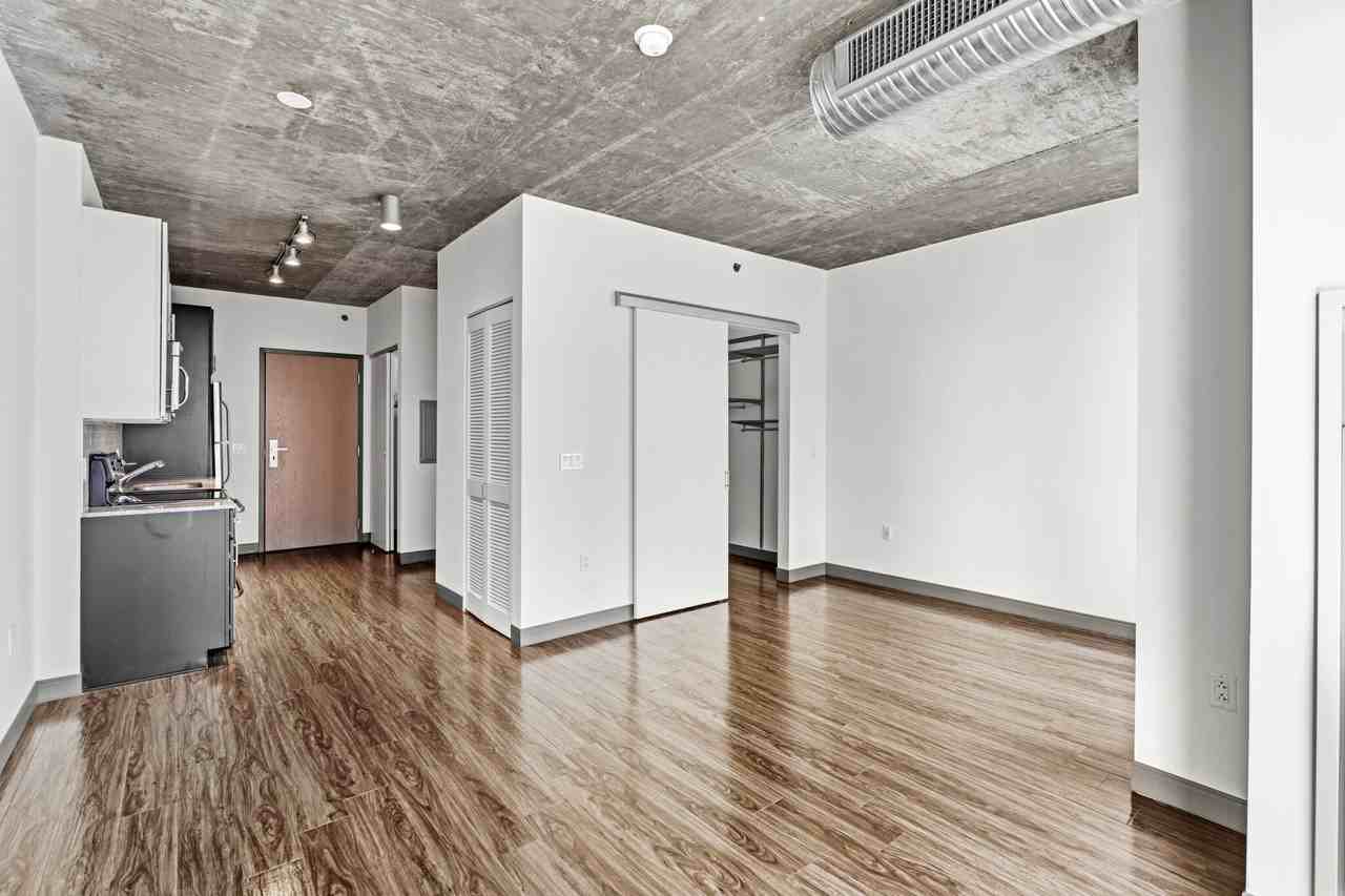 601 W Jackson Blvd - Photo 2 of 24