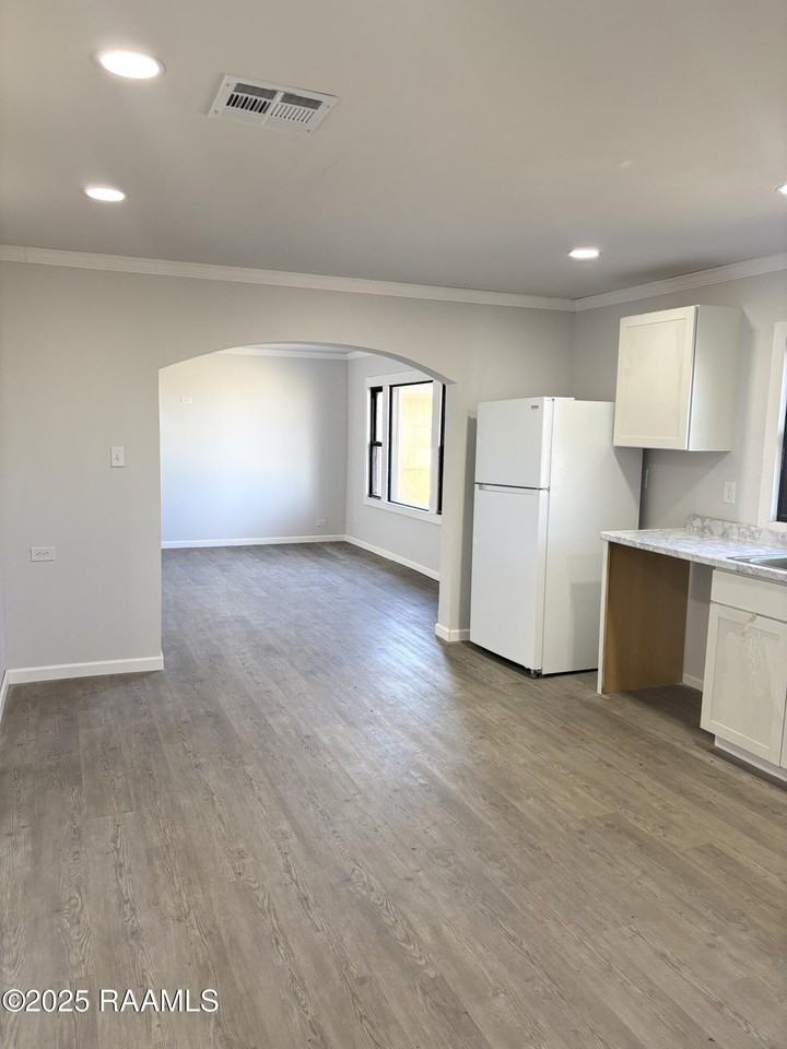 1012 Virginia St - Photo 2 of 11