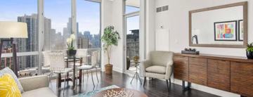 featured image of 2 W Delaware Pl #3-3