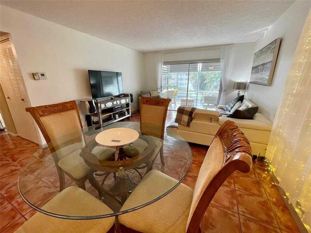 5071 W Oakland Park Blvd #211 - Photo 4 of 38