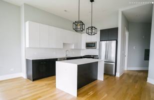 featured image of 1650 W Adams St #2-2