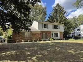 featured image of 3715 Ledge Dr