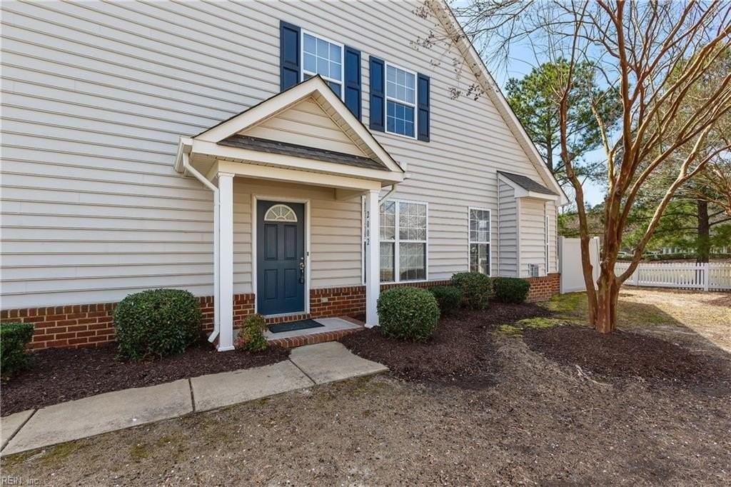 2002 Livingston Street - Photo 2 of 10