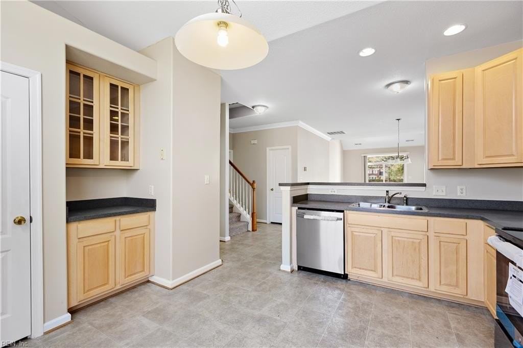 2002 Livingston Street - Photo 6 of 10