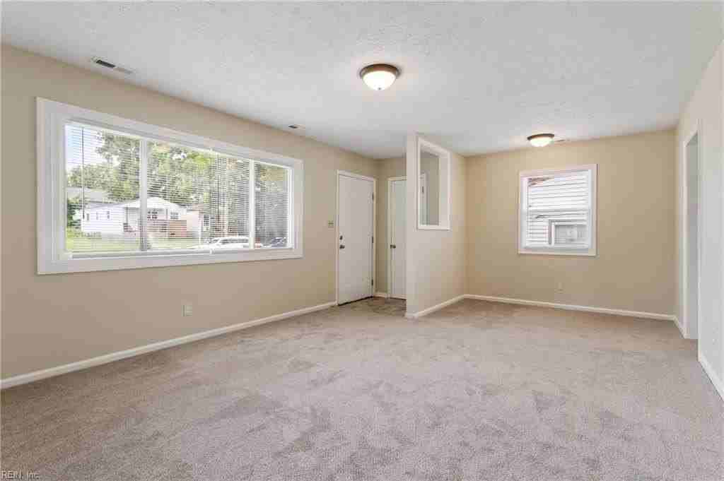 1110 21st St - Photo 6 of 26