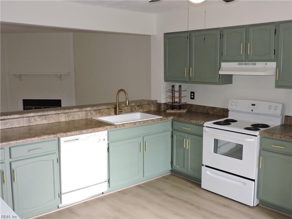 208 Misty Point Ln - Photo 2 of 18