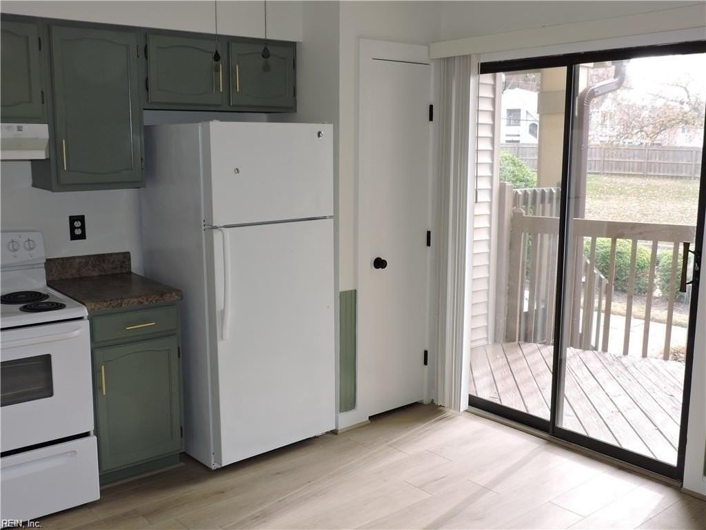 208 Misty Point Ln - Photo 3 of 18