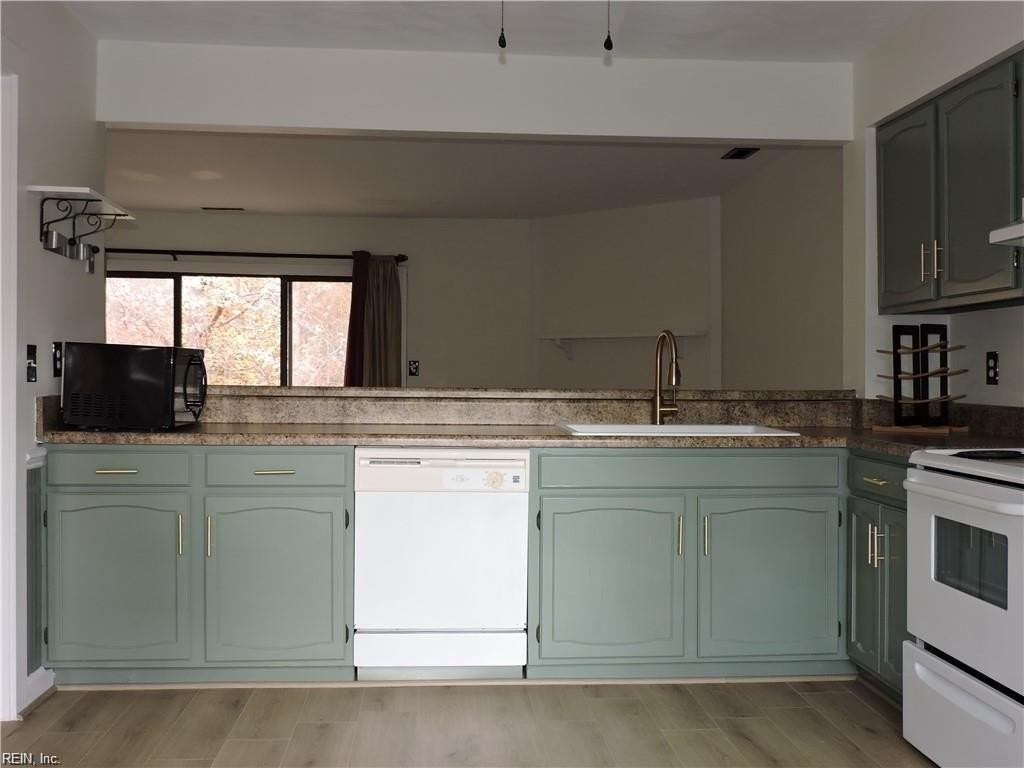 208 Misty Point Ln - Photo 4 of 18