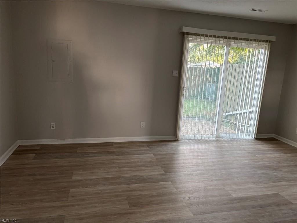 364 Poplar Ave - Photo 6 of 20