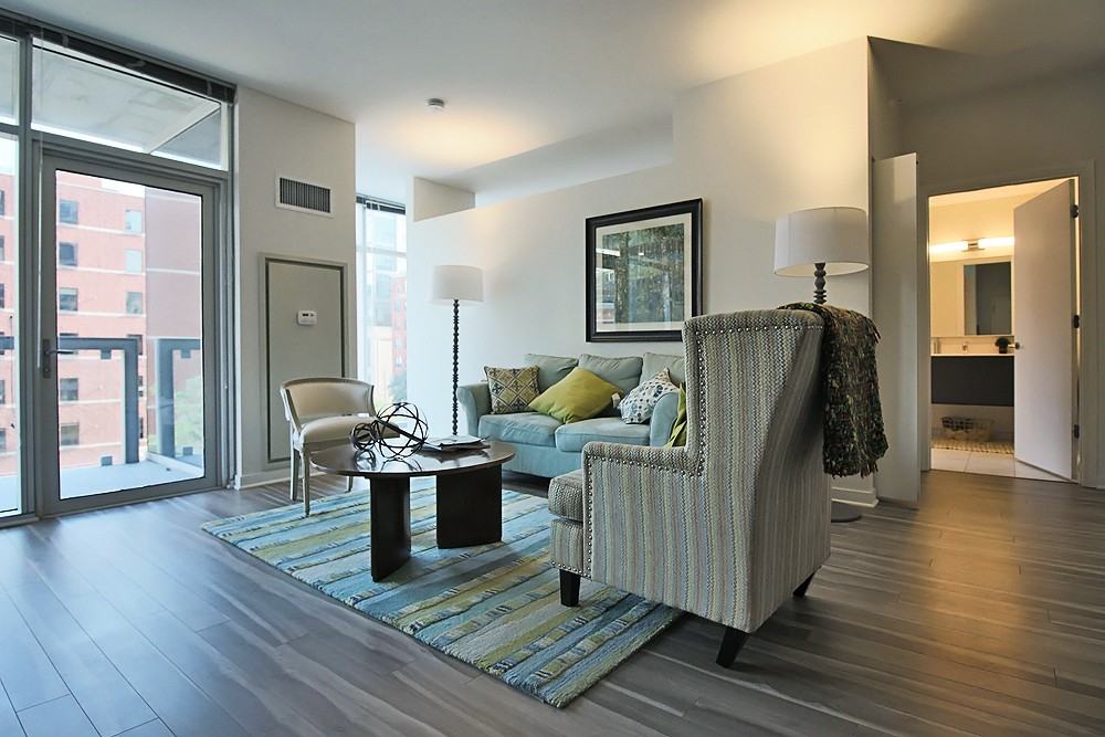 805 N La Salle Dr - Photo 2 of 17