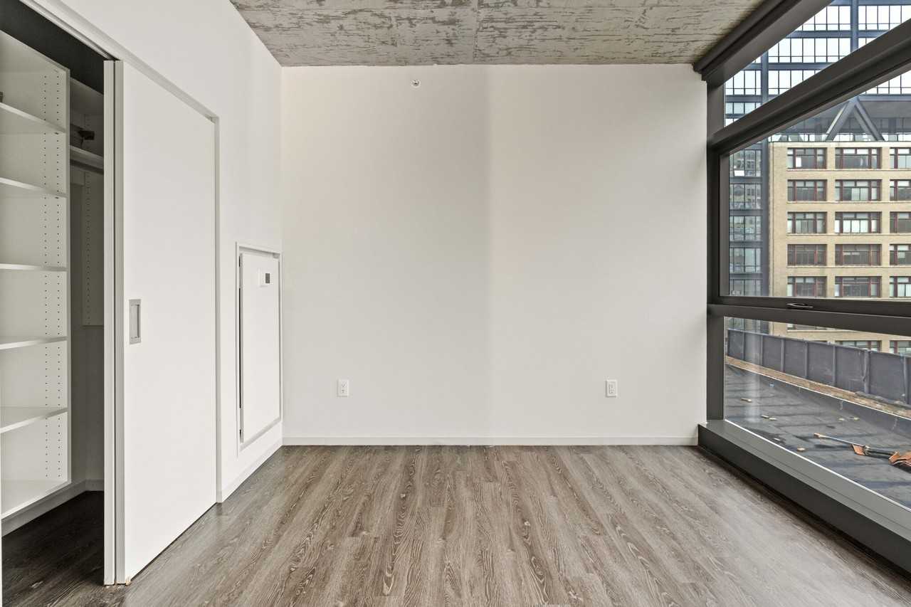 717 S Clark St #DLX - Photo 3 of 32