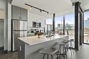 featured image of 160 N Elizabeth St #2-2