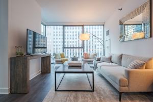featured image of 221 W Hubbard St #2-2PH