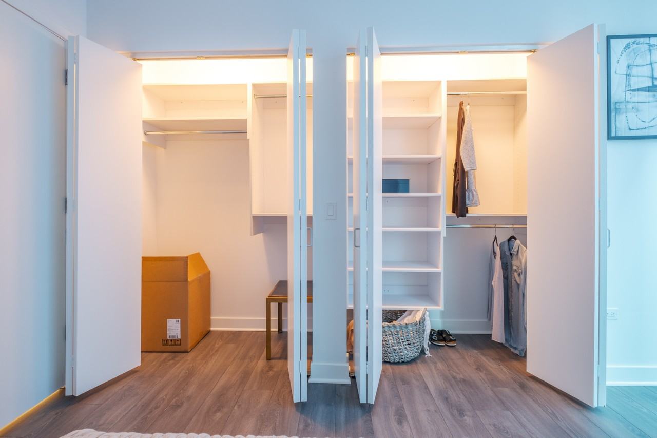 221 W Hubbard St #2-2PH - Photo 5 of 24