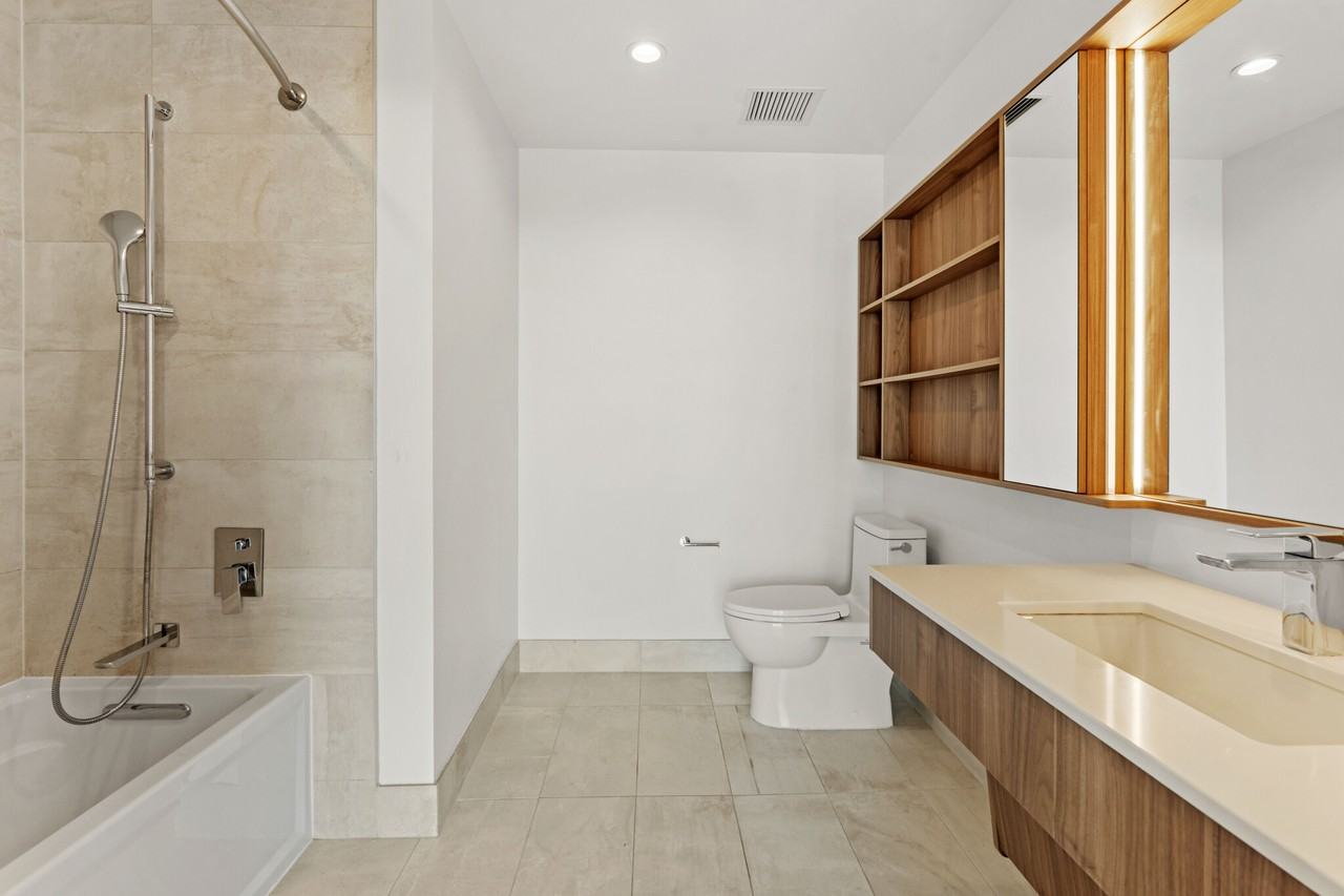 228 W Hill St #2-2PH - Photo 7 of 38