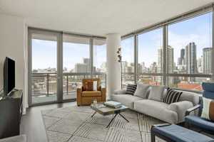 featured image of 365 N Halsted St #2-2PH