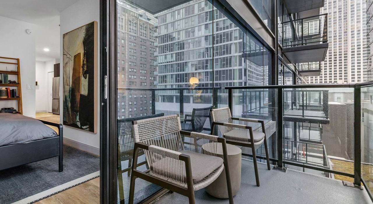 218 E Grand Ave #1-1 - Photo 3 of 13